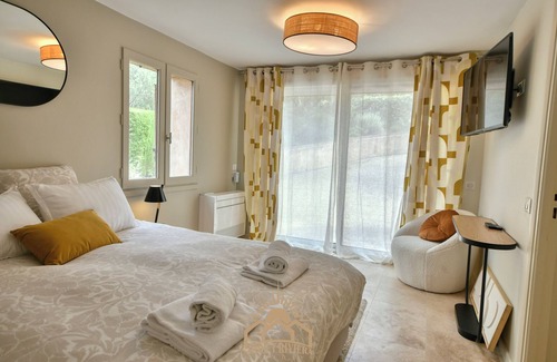 Le Plan-de-Grasse Villa | LES CYPRES Villa for10 By Sunset