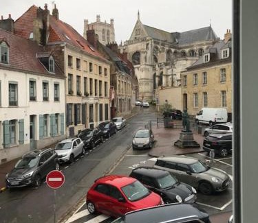 Saint-Omer Apartment | Les Dames au chapeau vert