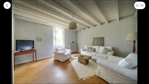 Doulezon House | Les deux magnolias