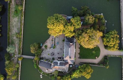 Veuzain-sur-Loire Bed & Breakfast | Les Douves