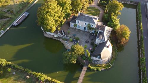 Veuzain-sur-Loire Bed & Breakfast | Les Douves