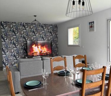 Asnelles House | Les dunes, maison neuve 8 p bien équipée jardin clos, parking, garage à 850 m de la plage et centre bourg, sur plages du débarquement près Arromanches et Bayeux