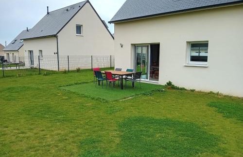 Asnelles House | Les dunes, maison neuve 8 p bien équipée jardin clos, parking, garage à 850 m de la plage et centre bourg, sur plages du débarquement près Arromanches et Bayeux