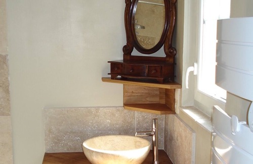 Talcy Bed & Breakfast | Les Eaux Calmes, three guest rooms in Burgundy