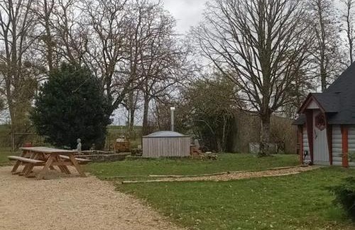 Oucques Other | Les Ecogîtes de la sablière bulle géodésique