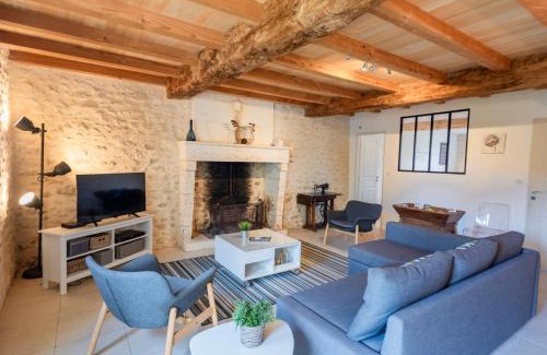 Champagne-et-Fontaine House | Les Ecures 1