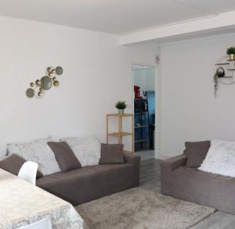 Saint-Jean-de-la-Ruelle Apartment | Les Erables Appart - 3 chambres - Spacieux et moderne avec balcon, parking et wifi