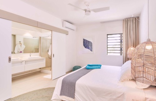 Pointe aux Biches Hotel | Les Estivales Beachfront Suites & Penthouses with LOV