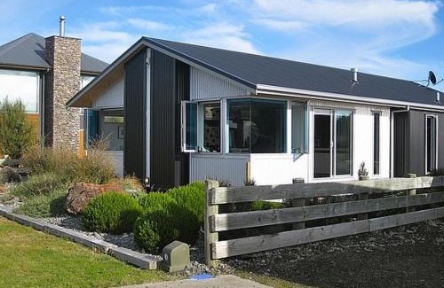 Ohakune House | Les Fleurs avec Spa - Ohakune Holiday Home