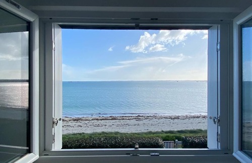 Plouneour-Brignogan-Plages House | Les pieds dans l'eau. privileged location with direct access to the beach.