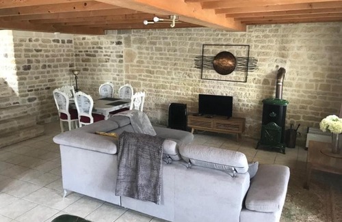 Saint-Georges-de-Longuepierre House | Les Deux Marronniers Bataille