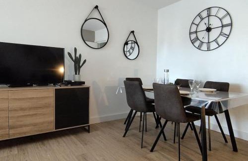 La Seyne-sur-Mer Apartment | Les Géraniums, bel appartement rénové, proche plage et commerces