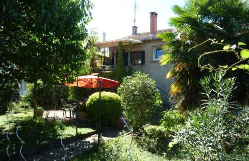 Fontaine Lestang-Bagatelle-Papus-Tabar-Bordelongue Bed & Breakfast | Les Gardénias