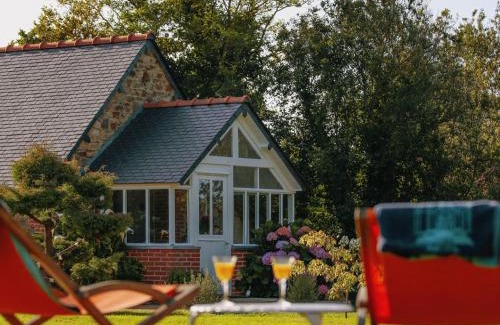 Plouha Bed & Breakfast | Les gites de Kerégal - la cabane de Charlotte