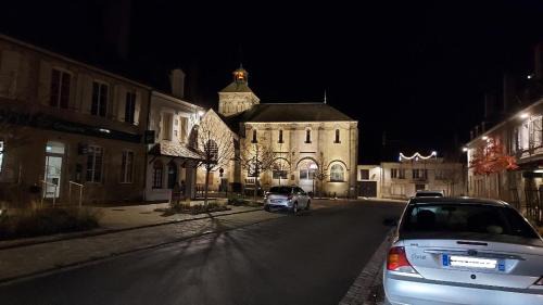 Chateaumeillant Apartment | Les Gites du château