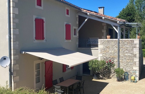 Caylus House | Les grandes charmilles: beautiful Quercy-style house. Green setting.