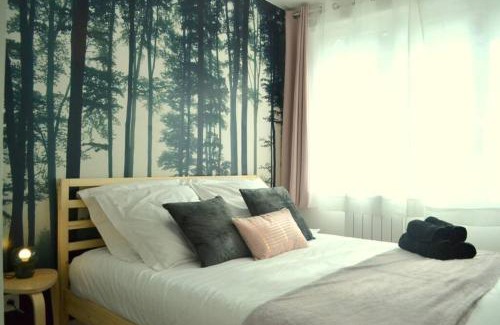 Les Capucins-Saint-Germain Apartment | Les Grumes, Centre Ville, Jardin,Self check-in, FreeWifi, Netflix