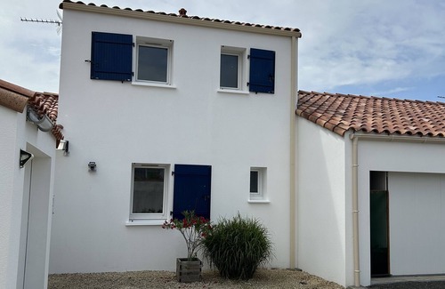 Bourgenay House | LES HAUTES MERS-ESCALE 5. 9.7 at Marylaine and Claude, English speaking