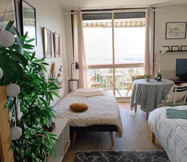 Montrichard Val de Cher Apartment | Les-Hauts-de-Montrichard-Nid douillet !