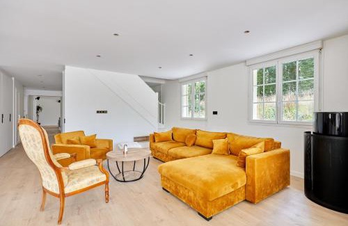 Surville House | Les Iris