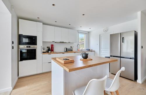 Surville House | Les Iris