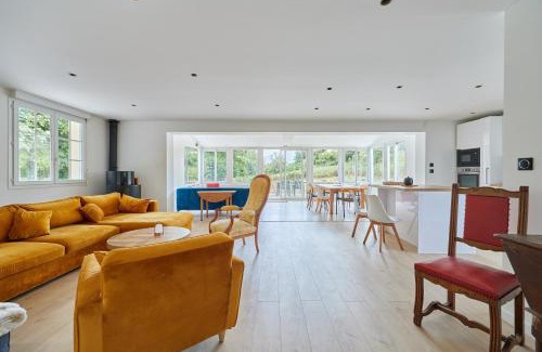Surville House | Les Iris