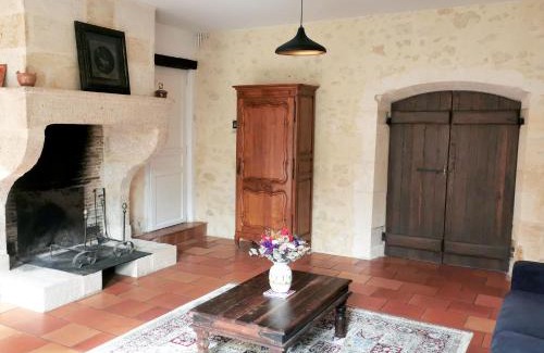 Villegouge Bed & Breakfast | Les Jardins de Camelot