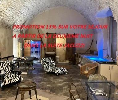 Viviers Bed & Breakfast | LES JARDINS DE LA CATHÉDRALE chambres d Hôtes gîte de groupe