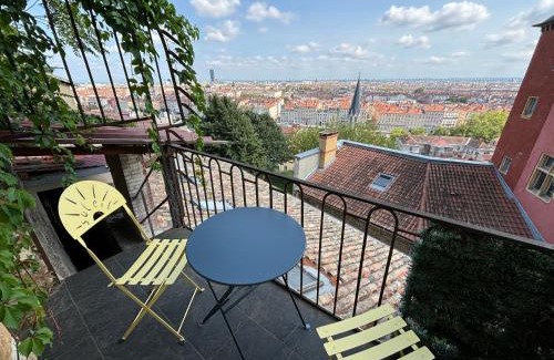 Old Lyon Apartment | Les jardins du Gourguillon