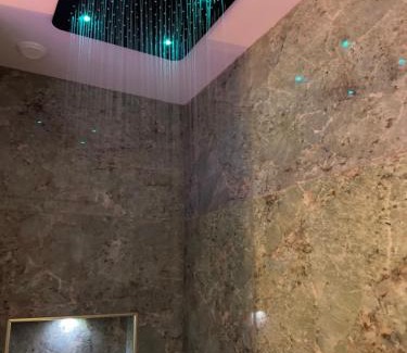 Faubourg North Apartment | Les Jardins Secrets - Gare & Centre by Apparts Spa Dijon