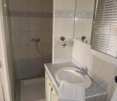 Cabrieres-d'Avignon Hotel | Les Loges du Luberon