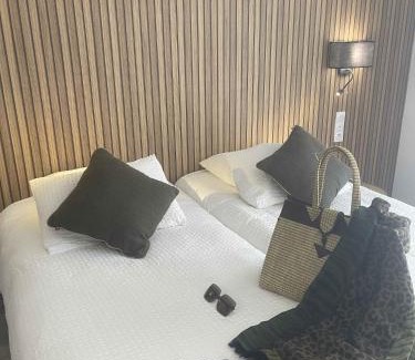 Cabrieres-d'Avignon Hotel | Les Loges du Luberon