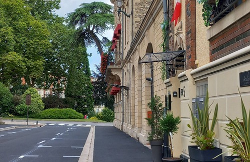 Epernay House | LES LOGES DU THEATRE Complimentary Champagne tasting JACUZZI SAUNA GAME BIKES