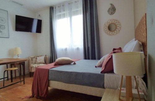 Mimizan House | "Les Logis d'Argent" Chambre d'hôte avec WC, SDB, TV, Wifi, Option Petit Déjeuner , Parking