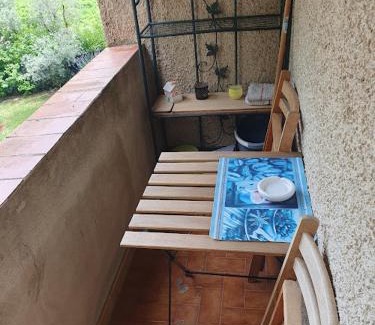 La Celle-sous-Gouzon Apartment | Les Marronniers Charmant petit appartement a La Tour d'Aigues Vaucluse