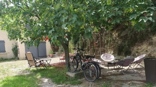La Celle-sous-Gouzon Apartment | Les Marronniers Charmant petit appartement a La Tour d'Aigues Vaucluse