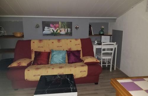 La Celle-sous-Gouzon Apartment | Les Marronniers Charmant petit appartement a La Tour d'Aigues Vaucluse