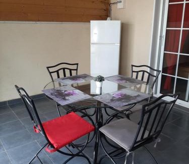 Etang Sale Les Bains Apartment | Les Meublés Les Dauphins