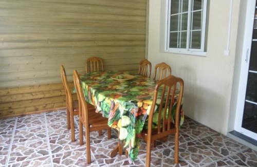 Etang Sale Les Bains Apartment | Les Meublés Les Dauphins