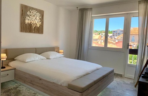 Sainte-Maxime City Centre Apartment | Les MIMOSAS