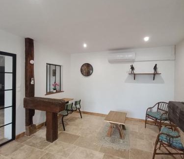 Chateauvillain Apartment | Les Murmures Desbordes