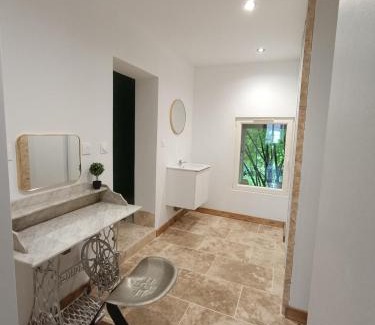 Chateauvillain Apartment | Les Murmures Desbordes