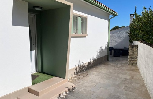 Saint-Trojan-les-Bains Villa | Les Myrtilles, Superb renovated villa ideally located 2 steps from the sea