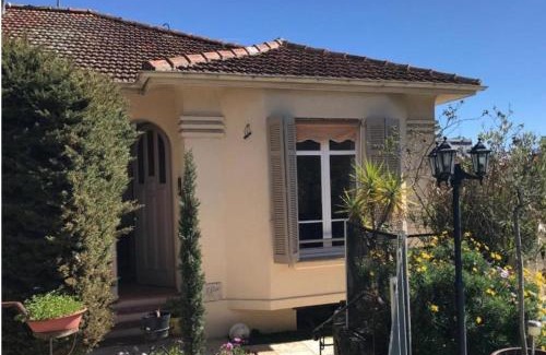 Riou - Petit Juas - Av de Grasse House | les néfliers