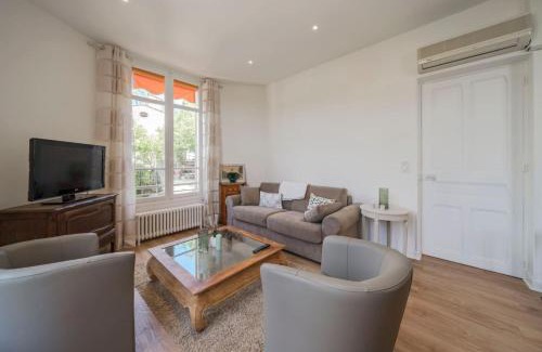 Riou - Petit Juas - Av de Grasse House | les néfliers