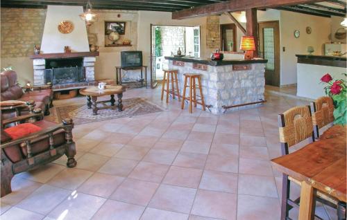 Les Magnils-Reigniers House | Les Nouelles