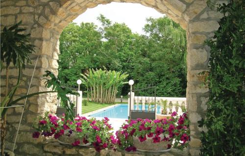 Les Magnils-Reigniers House | Les Nouelles