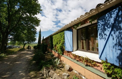 Saint-Dezery Apartment | Les Olivettes - Gite Romance