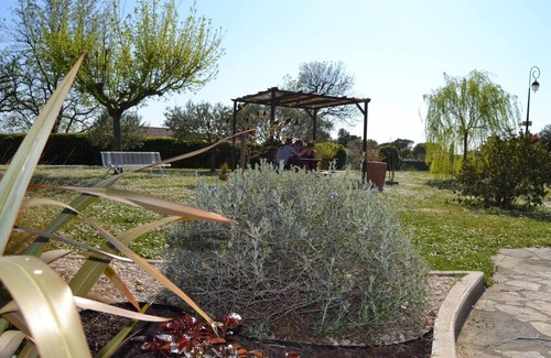 Saint-Dezery Apartment | Les Olivettes - Gite Nature