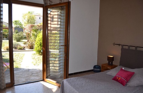 Saint-Dezery Apartment | Les Olivettes - Gite Nature